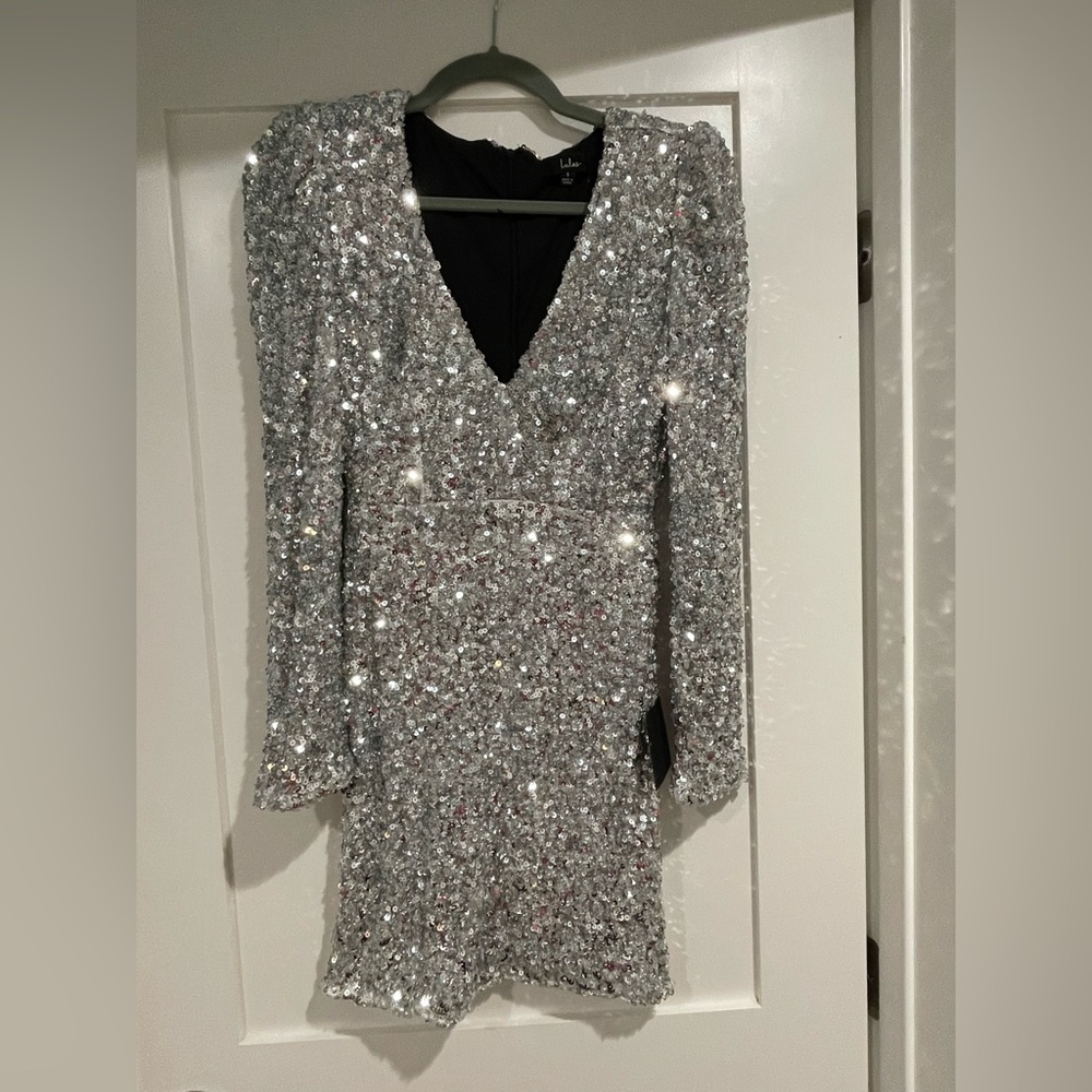 Super sparkly perfect holiday dress! Never worn